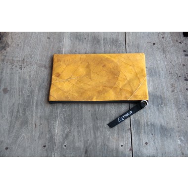 Gefütterte nachhaltige Laptop Hülle 13–14" aus Blattleder – Vegane, handgenähte & wasserabweisende Laptoptasche für MacBook Air / Pro in gelb