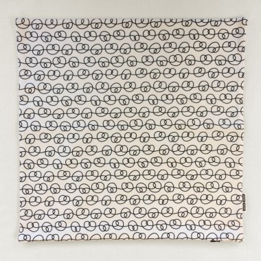 Print now - Riot later ● Kissen Brezel schwarz, Stoffsiebdruck