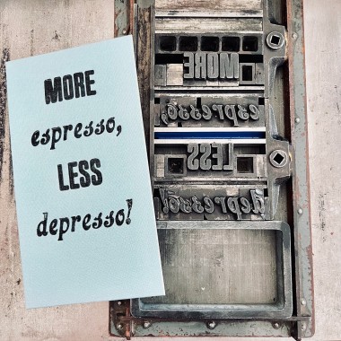 MORE espresso, LESS depresso!
Letterpress von papelami