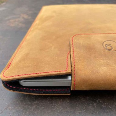 MacBook Pro 16" Lederhülle - aus pflanzlich gegerbtem Leder und Merino Wollfilz (Mulesing-frei)