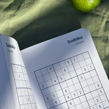Lina (Neon Lime Kollektion) Notizbuch mit Kreuzworträtseln & Sudokus