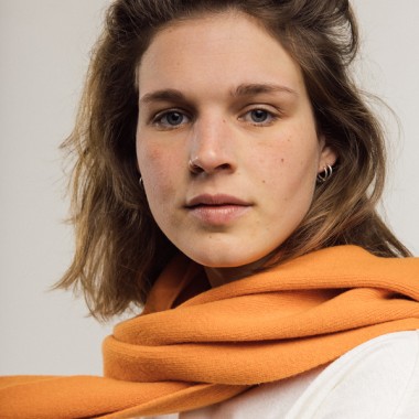 Doing Something Good – Schal Orange – Paradise Security 