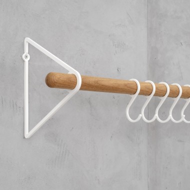 SOLID Flurgarderobe in Weiß mit weißen Haken | Result Objects
