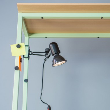 FROMME & BLUM /// Schreibtisch 'Sweet Samurai' in Eiche, Morgenrot