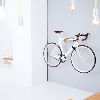Stilvolle Design Fahrrad Wandhalterung | PARAX® D-RACK | für Rennrad, Hardtail, Cityrad & Tourenrad | Silber-Schwarz mit Oliven Holz