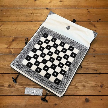 Chezz Matazz - portables Schachspiel aus festem Baumwoll Canvas zum Einrollen und Mitnehmen mit integrierter Tasche 