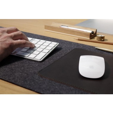 Schreibtischunterlage, Tastaturunterlage "MOIRA" aus Wollfilz und Leder