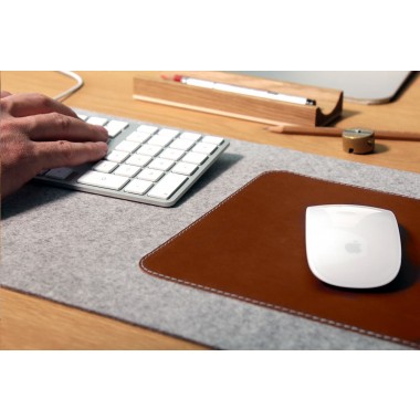 Schreibtischunterlage, Tastaturunterlage "MOIRA" aus Wollfilz und Leder