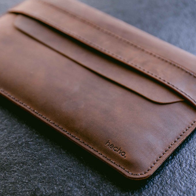hecho. Hülle mit Stifthalter für iPad (1-10) Handmade | Pull-Up Leder "Fernando“