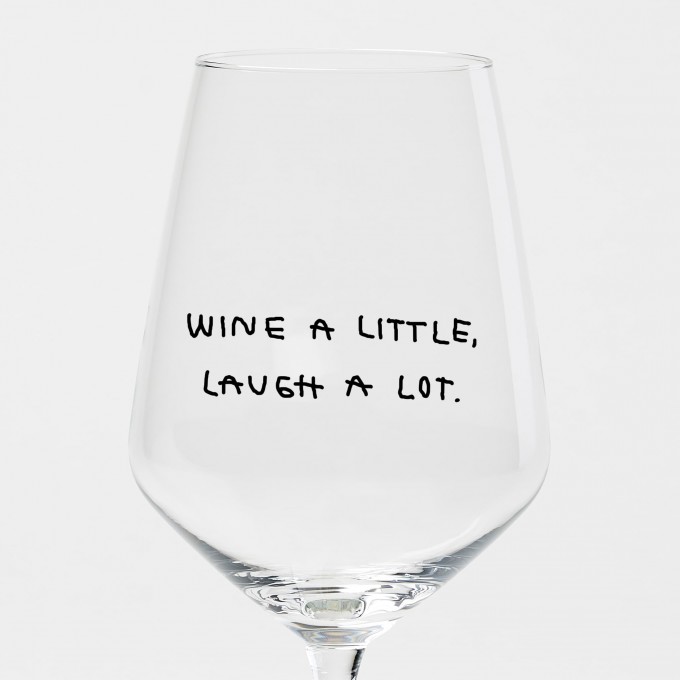 "Wine A Little, Laugh A Lot" Weinglas by Johanna Schwarzer × selekkt