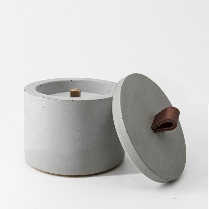 Nachfüllbares Beton-Outdoor-Feuer “LIGHT S“ – mit Ledergriff Farbe Rot-Braun - Ideal Wachsreste verbrauchen